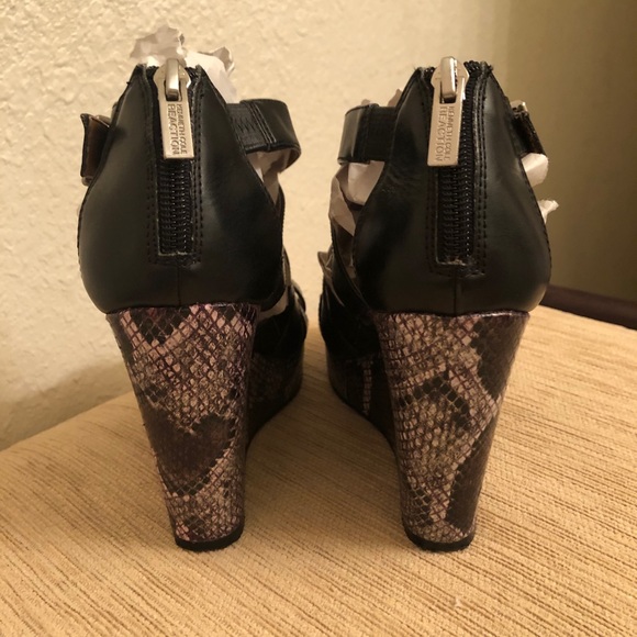 Kenneth Cole REACTION Wedge Sandals - Picture 2 of 4